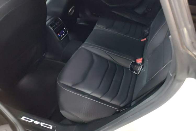 Used Volkswagen FAW-Volkswagen CC 2019 380TSI Glamour Edition China V Standard Left Rear Seat