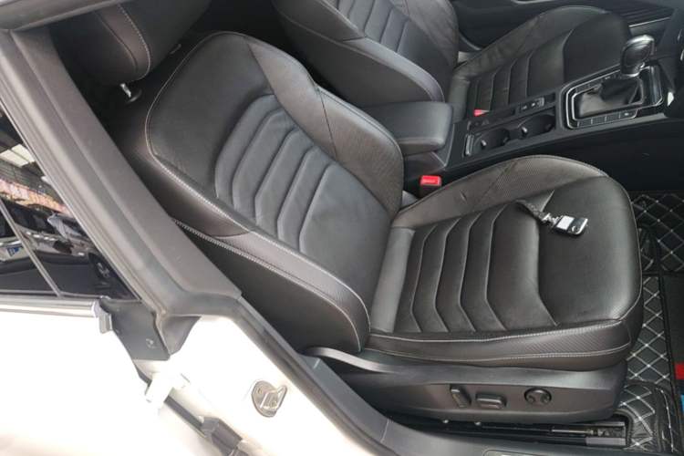 Used Volkswagen FAW-Volkswagen CC 2019 330TSI Glamour Edition China VI Right Front Seat