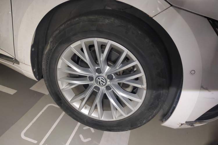 Used Volkswagen FAW-Volkswagen CC 2019 330TSI Glamour Edition China V Standard Right Front Wheel Hub