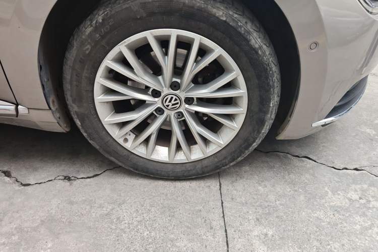 Used Volkswagen FAW-Volkswagen CC 2019 330TSI Glamour Edition China V Standard Right Front Wheel Hub