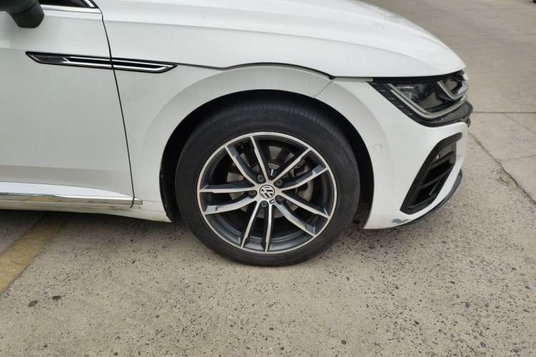 Used Volkswagen FAW-Volkswagen CC 2019 330TSI Glamour Edition China V Standard Right Front Wheel Hub