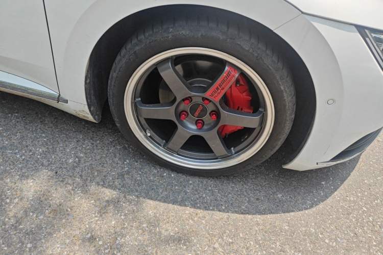 Used Volkswagen FAW-Volkswagen CC 2019 330TSI Glamour Edition China V Standard Right Front Wheel Hub