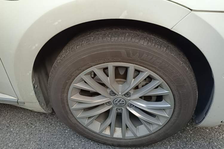 Used Volkswagen FAW-Volkswagen CC 2019 330TSI Glamour Edition China V Standard Right Front Wheel Hub