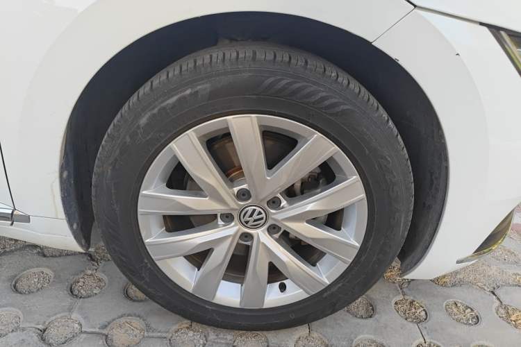 Used Volkswagen FAW-Volkswagen CC 2019 330TSI Huayan Edition China VI Right Front Wheel Hub