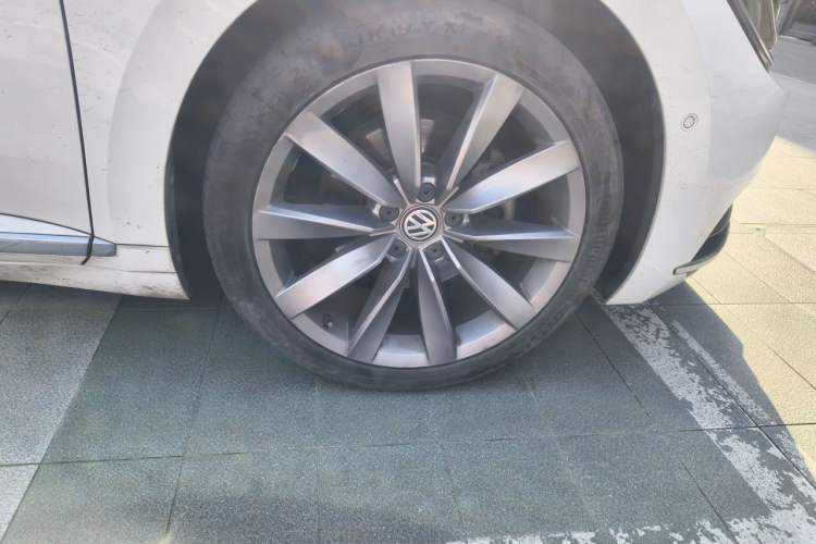 Used Volkswagen FAW-Volkswagen CC 2019 380TSI Yeyan Edition China V Standard Right Front Wheel Hub