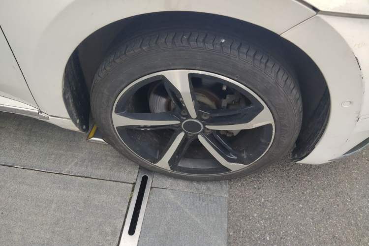 Used Volkswagen FAW-Volkswagen CC 2019 330TSI Glamour Edition China V Standard Right Front Wheel Hub