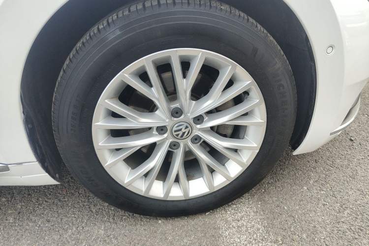 Used Volkswagen FAW-Volkswagen CC 2019 330TSI Glamour Edition China VI Right Front Wheel Hub