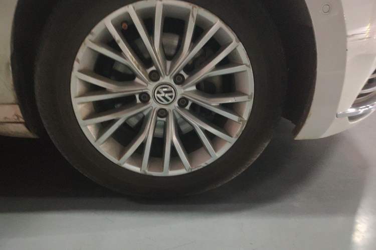 Used Volkswagen FAW-Volkswagen CC 2019 330TSI Glamour Edition China VI Right Front Wheel Hub