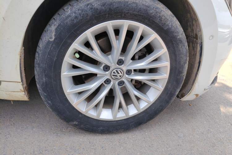 Used Volkswagen FAW-Volkswagen CC 2019 330TSI Glamour Edition China VI Right Front Wheel Hub