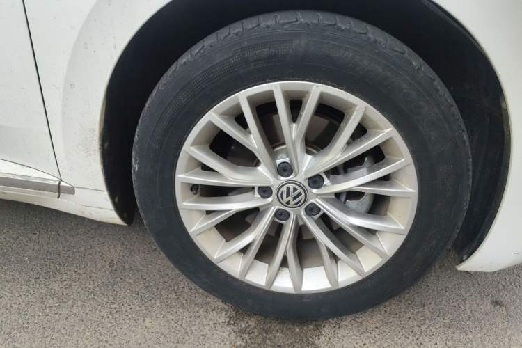 Used Volkswagen FAW-Volkswagen CC 2019 330TSI Glamour Edition China VI Right Front Wheel Hub