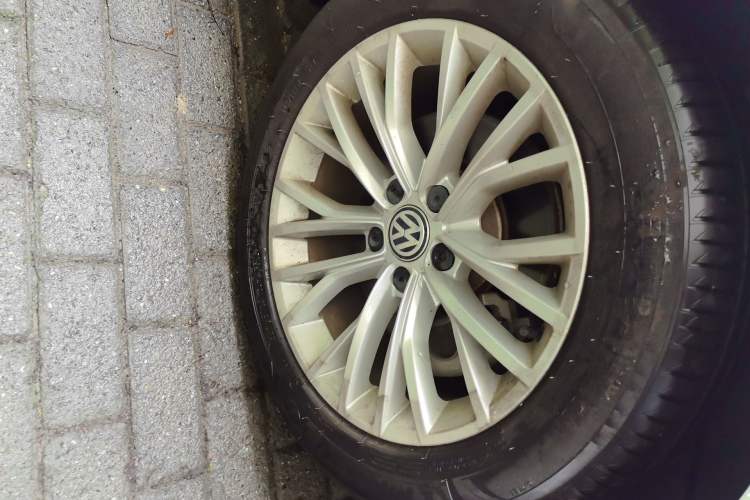 Used Volkswagen FAW-Volkswagen CC 2019 330TSI Glamour Edition China V Standard Right Front Wheel Hub
