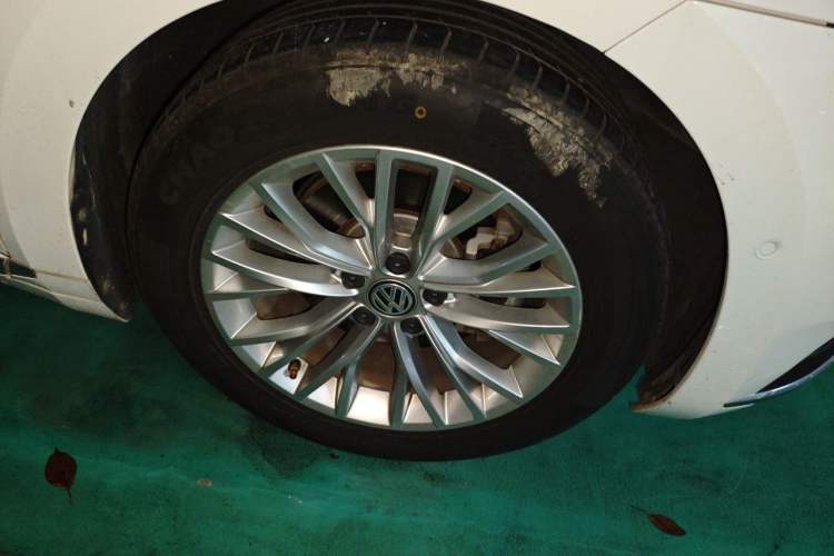Used Volkswagen FAW-Volkswagen CC 2019 330TSI Glamour Edition China V Standard Right Front Wheel Hub