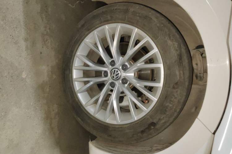 Used Volkswagen FAW-Volkswagen CC 2019 380TSI Glamour Edition China V Standard Right Front Wheel Hub