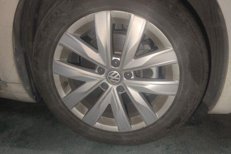 Used Volkswagen FAW-Volkswagen CC 2019 330TSI Huayan Edition China VI Right Front Wheel Hub