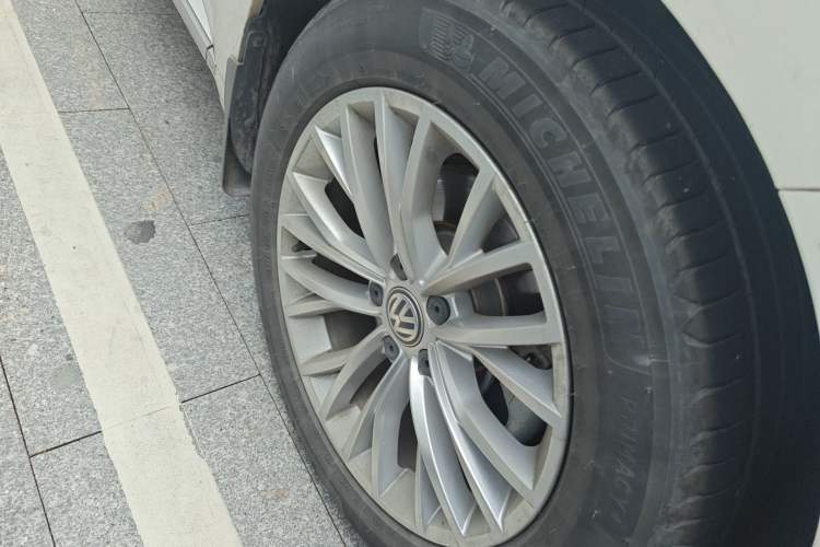 Used Volkswagen FAW-Volkswagen CC 2019 380TSI Glamour Edition China VI Standard Right Front Wheel Hub