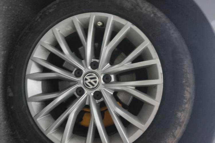 Used Volkswagen FAW-Volkswagen CC 2019 380TSI Glamour Edition China V Standard Right Front Wheel Hub