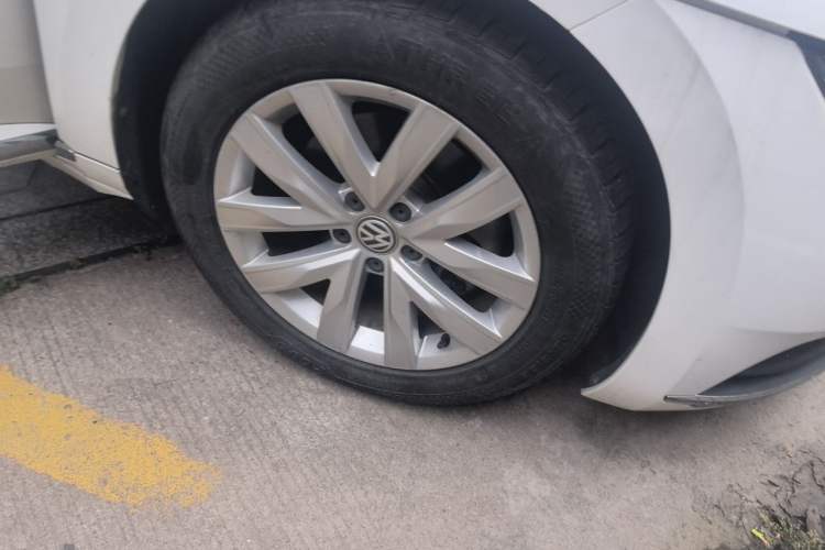 Used Volkswagen FAW-Volkswagen CC 2019 330TSI Huayan Edition China VI Right Front Wheel Hub