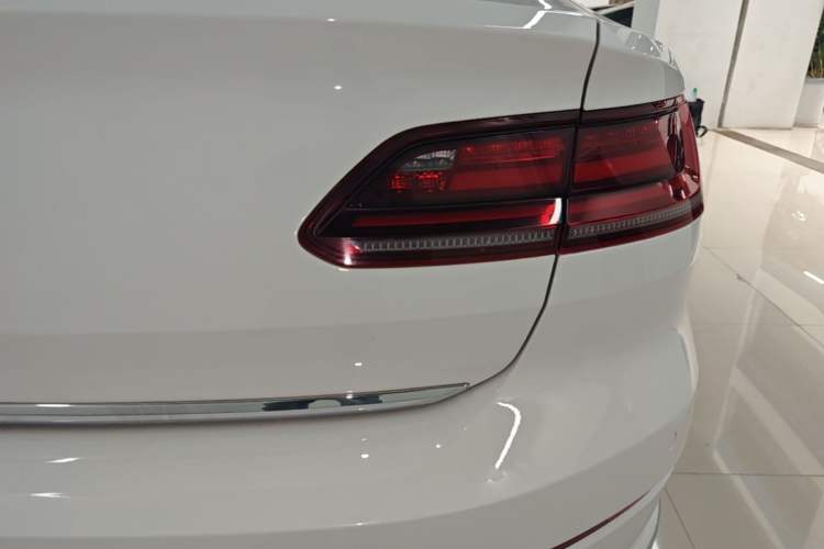 Used Volkswagen FAW-Volkswagen CC 2019 330TSI Glamour Edition China V Standard Right Rear Taillight