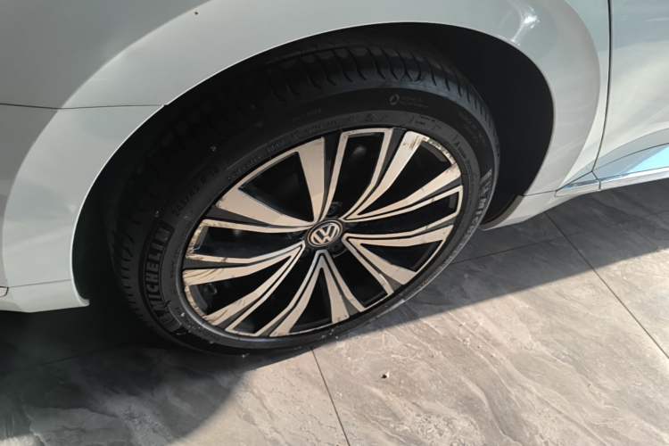 Used Volkswagen FAW-Volkswagen CC 2019 380TSI Yeyan Edition China V Standard Right Rear Wheel Hub