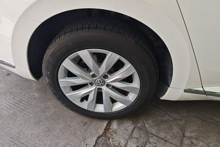 Used Volkswagen FAW-Volkswagen CC 2019 330TSI Huayan Edition China VI Right Rear Wheel Hub