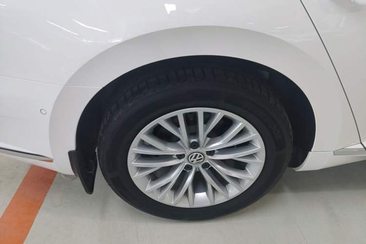 Used Volkswagen FAW-Volkswagen CC 2019 380TSI Glamour Edition China V Standard Right Rear Wheel Hub