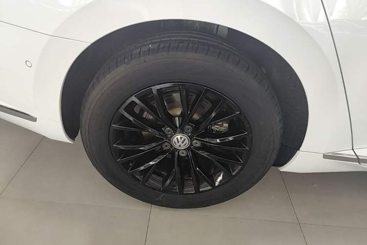 Used Volkswagen FAW-Volkswagen CC 2019 330TSI Glamour Edition China VI Right Rear Wheel Hub
