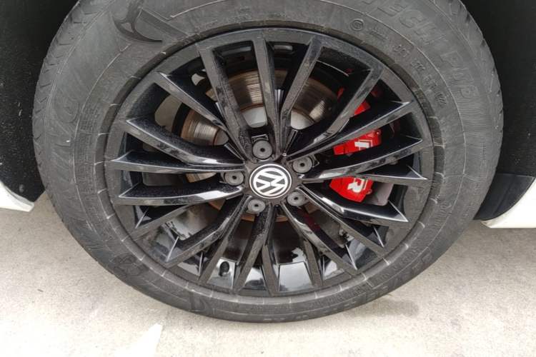 Used Volkswagen FAW-Volkswagen CC 2019 380TSI Glamour Edition China V Standard Right Rear Wheel Hub