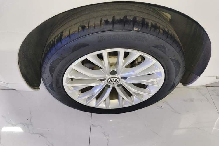 Used Volkswagen FAW-Volkswagen CC 2019 330TSI Glamour Edition China V Standard Right Rear Wheel Hub