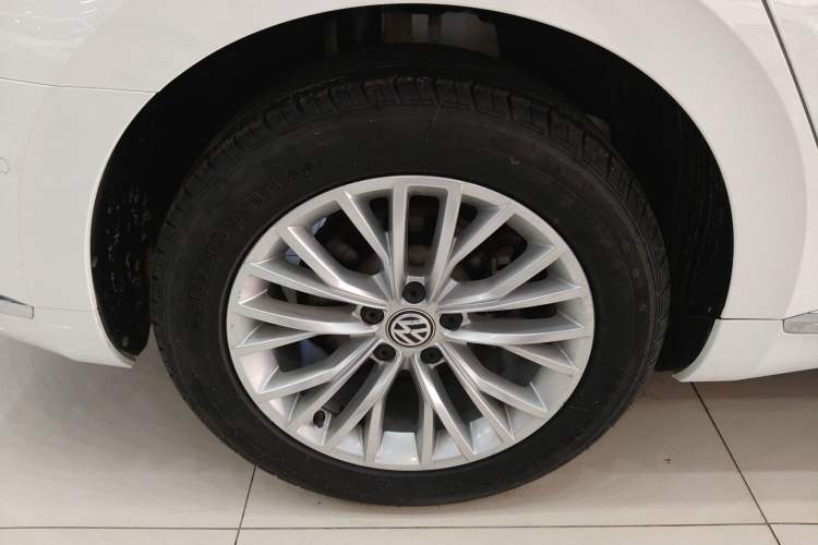 Used Volkswagen FAW-Volkswagen CC 2019 330TSI Glamour Edition China V Standard Right Rear Wheel Hub