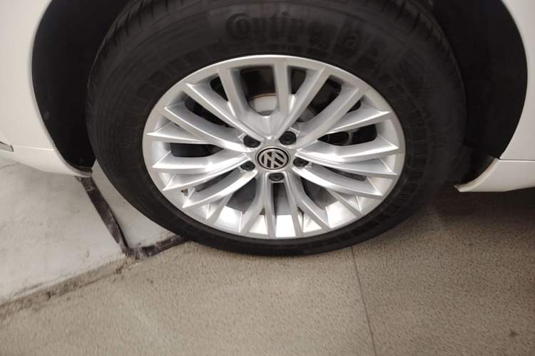 Used Volkswagen FAW-Volkswagen CC 2019 330TSI Glamour Edition China V Standard Right Rear Wheel Hub