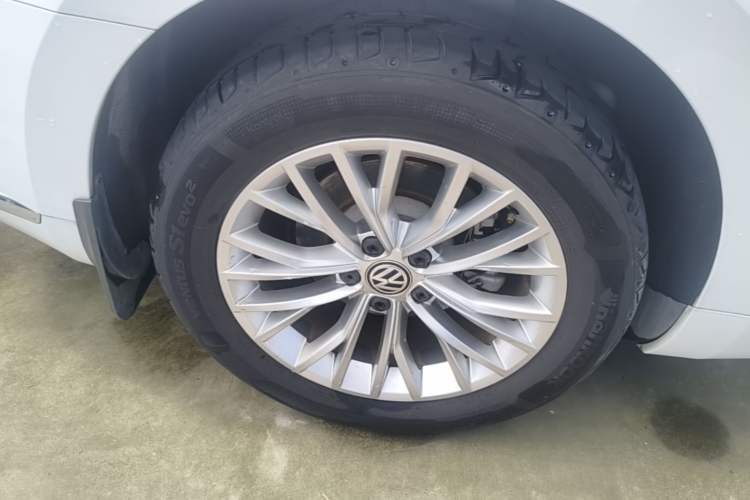 Used Volkswagen FAW-Volkswagen CC 2019 330TSI Huayan Edition China VI Right Rear Wheel Hub
