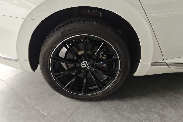 Used Volkswagen FAW-Volkswagen CC 2019 330TSI Huayan Edition China VI Right Rear Wheel Hub