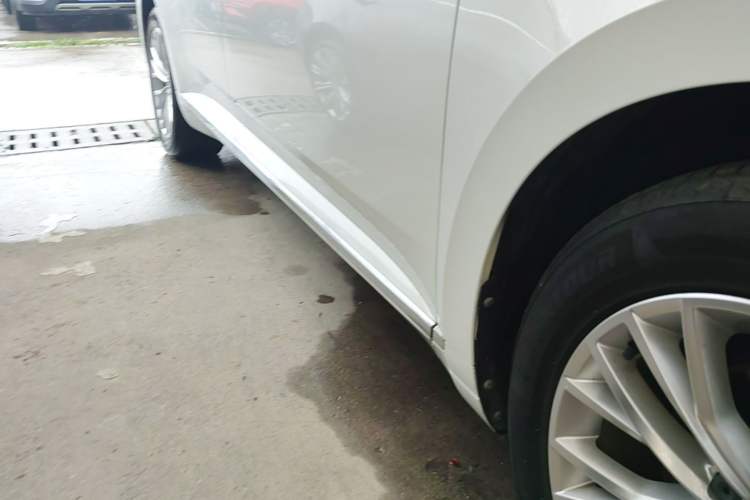 Used Volkswagen FAW-Volkswagen CC 2019 330TSI Glamour Edition China VI Right Side Sill