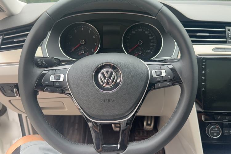 Used Volkswagen FAW-Volkswagen CC 2019 330TSI Huayan Edition China V Standard Steering Wheel