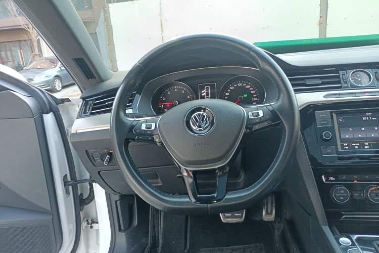 Used Volkswagen FAW-Volkswagen CC 2019 330TSI Huayan Edition China VI Steering Wheel