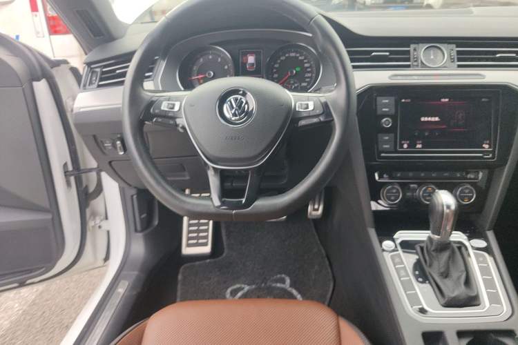 Used Volkswagen FAW-Volkswagen CC 2019 330TSI Glamour Edition China VI Steering Wheel