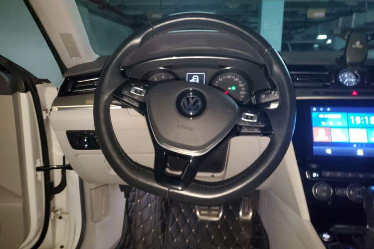 Used Volkswagen FAW-Volkswagen CC 2019 330TSI Huayan Edition China V Standard Steering Wheel