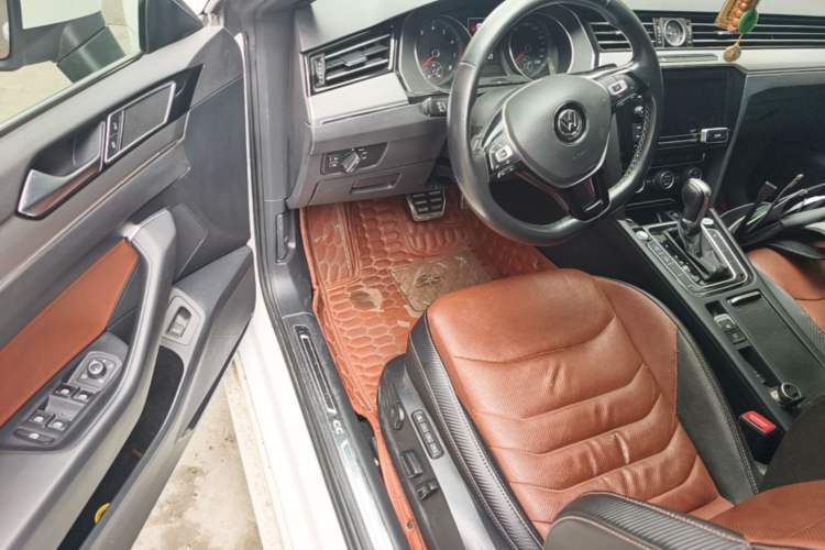 Used Volkswagen FAW-Volkswagen CC 2019 330TSI Glamour Edition China VI Steering Wheel