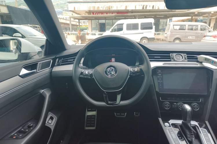 Used Volkswagen FAW-Volkswagen CC 2019 330TSI Glamour Edition China VI Steering Wheel