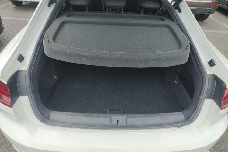 Used Volkswagen FAW-Volkswagen CC 2019 330TSI Glamour Edition China VI Trunk