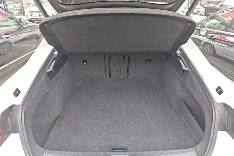 Used Volkswagen FAW-Volkswagen CC 2019 330TSI Huayan Edition China VI Trunk