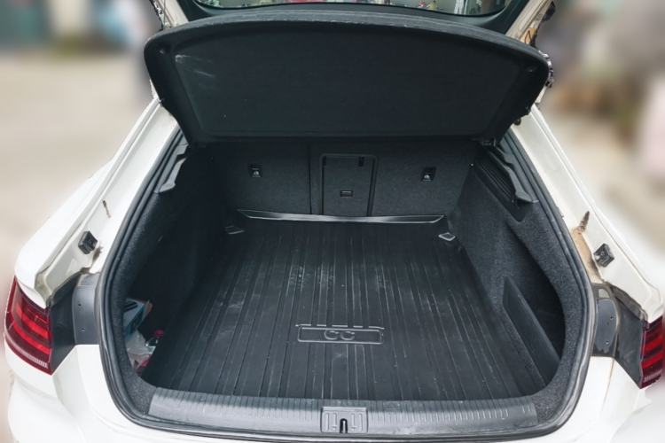 Used Volkswagen FAW-Volkswagen CC 2019 330TSI Glamour Edition China VI Trunk