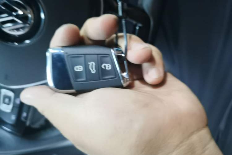 Used Volkswagen FAW-Volkswagen CC 2019 330TSI Glamour Edition China VI Vehicle Key