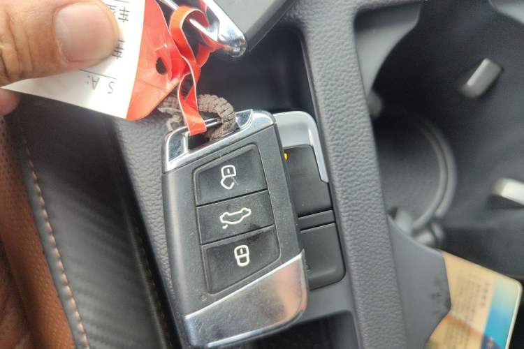 Used Volkswagen FAW-Volkswagen CC 2019 330TSI Glamour Edition China VI Vehicle Key