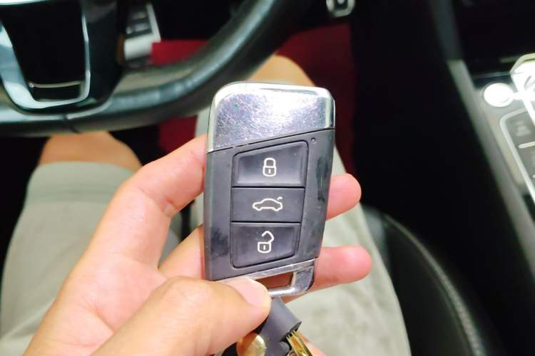 Used Volkswagen FAW-Volkswagen CC 2019 330TSI Glamour Edition China VI Vehicle Key