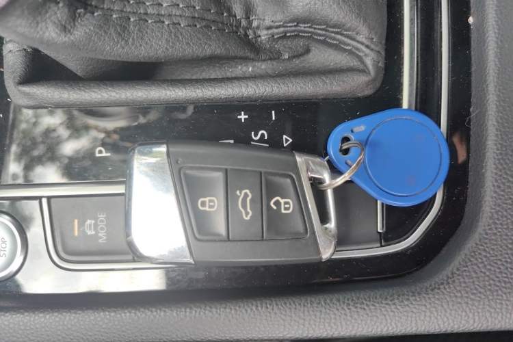 Used Volkswagen FAW-Volkswagen CC 2019 330TSI Glamour Edition China VI Vehicle Key