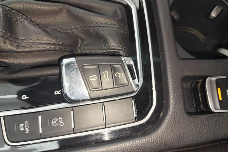 Used Volkswagen FAW-Volkswagen CC 2019 330TSI Glamour Edition China VI Vehicle Key