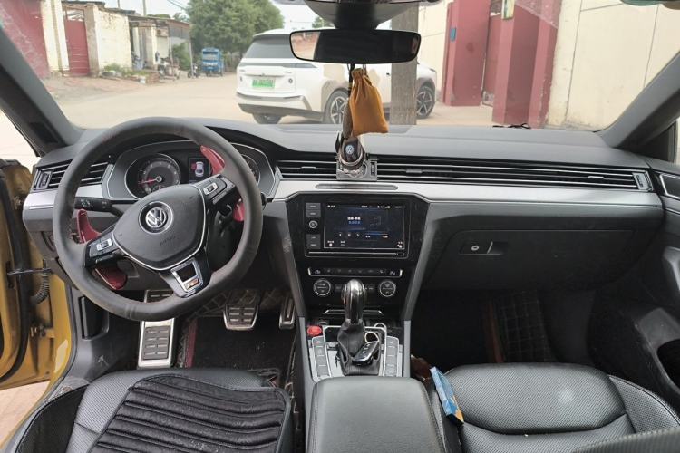 Used Volkswagen FAW-Volkswagen CC 2019 330TSI Glamour Edition China VI Center Console