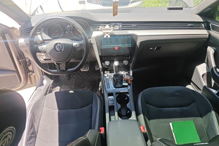 Used Volkswagen FAW-Volkswagen CC 2019 330TSI Huayan Edition China VI Center Console