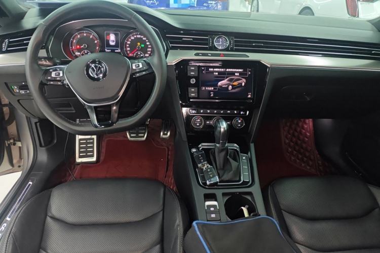 Used Volkswagen FAW-Volkswagen CC 2019 330TSI Glamour Edition China V Standard Center Console